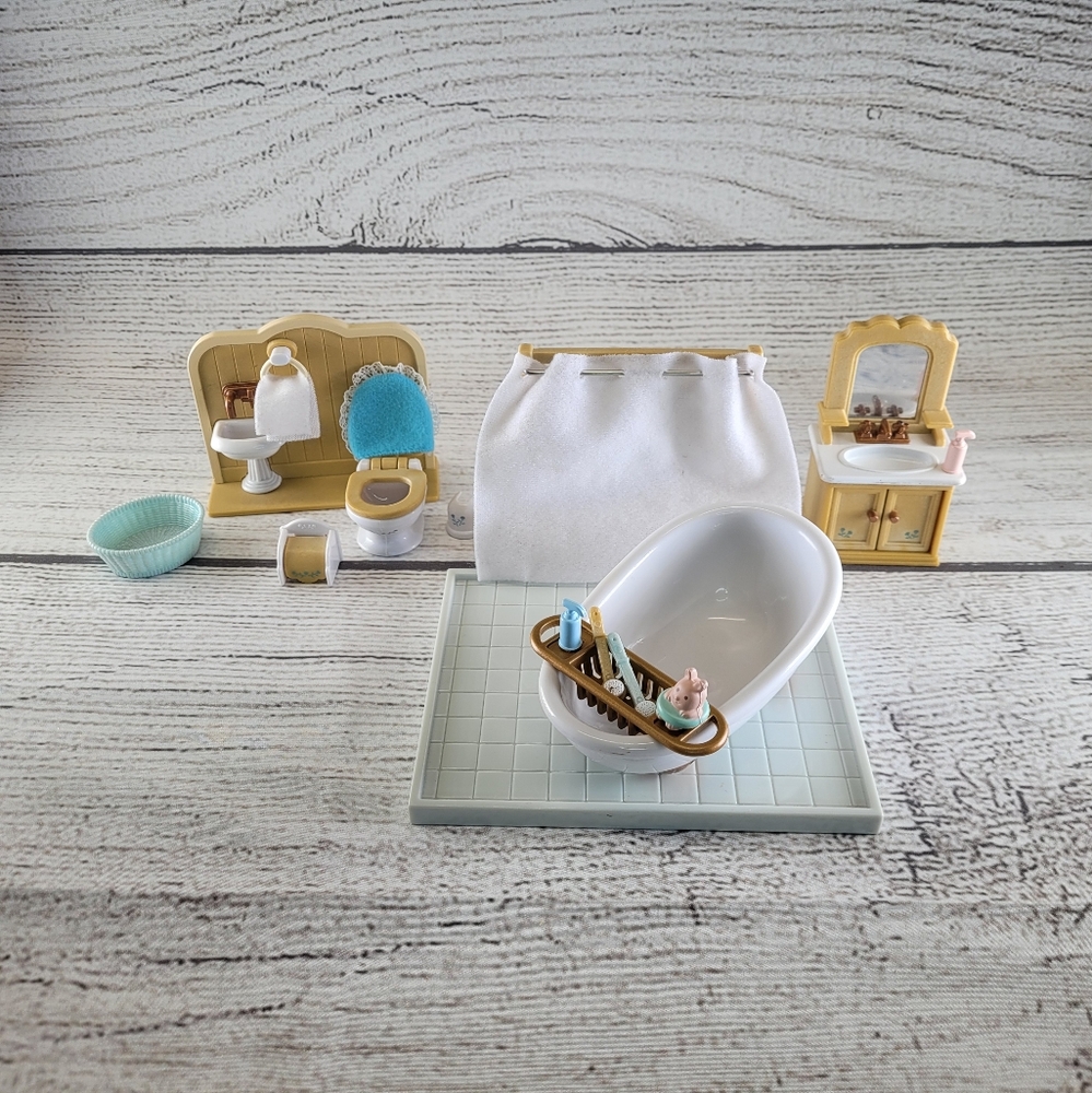 Calico Critters Sylvanian Families Bathroom Furniture With Some Accessories